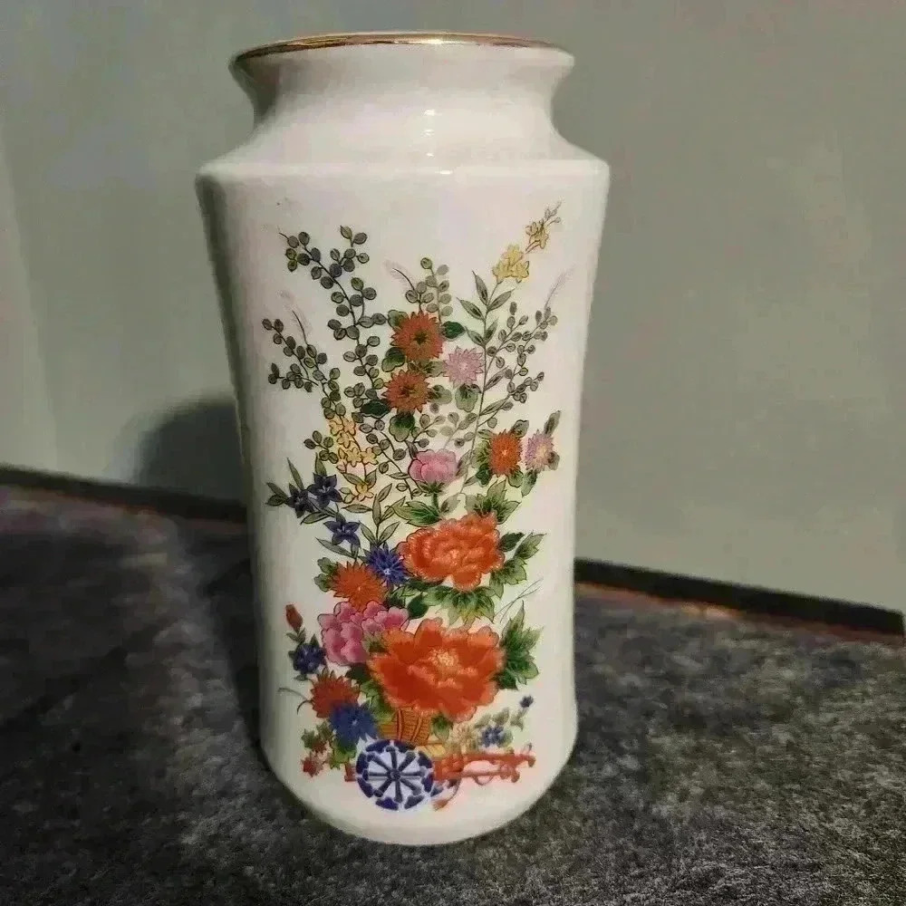 Japanese Floral Hand Painted Vase 6” Tall Gifts From Around The World Gold Trim